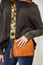 Load image into Gallery viewer, Leather Wide Strap Crossbody Bag
