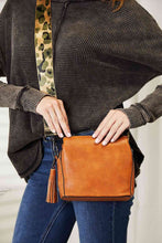 Load image into Gallery viewer, Leather Wide Strap Crossbody Bag
